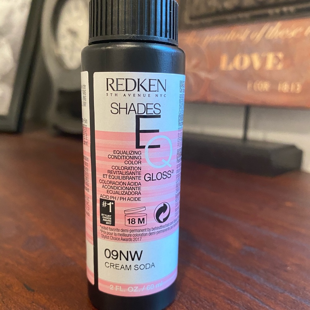 Redken shades Eq 9nw